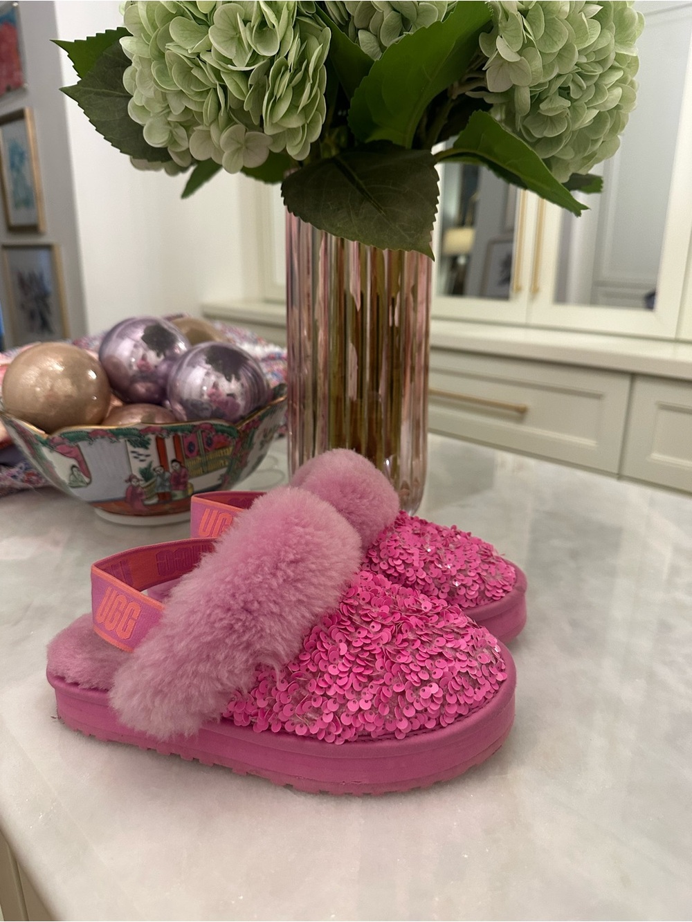 UGG Size 2 Kids Hot Pink Sequin Shearling Slides